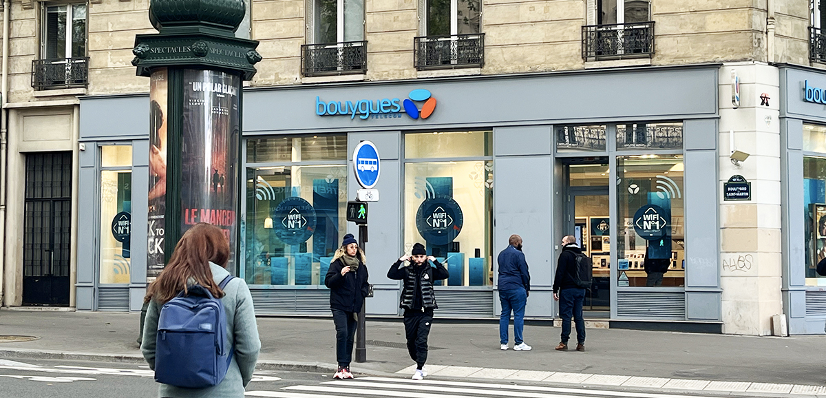 scénographie commerciale vitrine du magasin République Paris bouygues telecom studio way